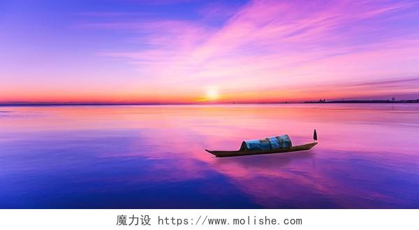 蓝紫色橙色梦幻湖边夕阳落日晚霞小船展板背景